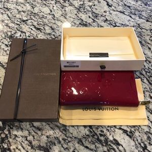 Louis Vuitton monogram Vernis Pink Zippy Wallet